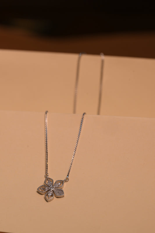 Silver fancy chain with pendant